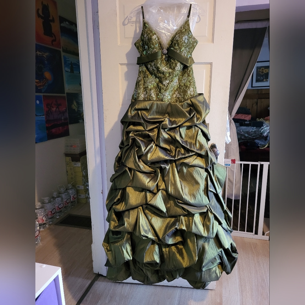 Elegant Green Prom Dress